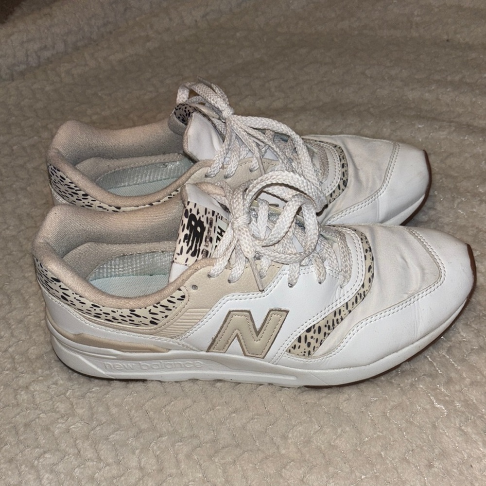 New Balance White and Brown Patterned Sneakers